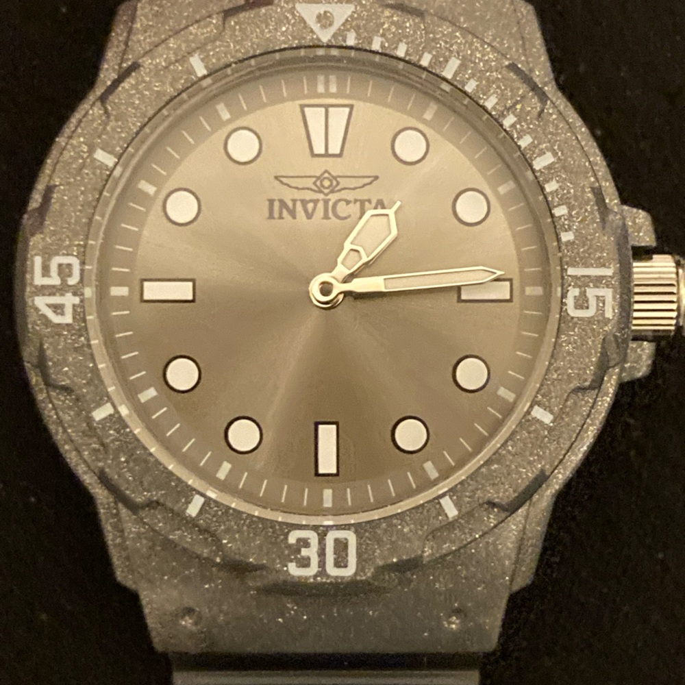 NWT Invicta Silver-Gray Textured Watch comes with Box